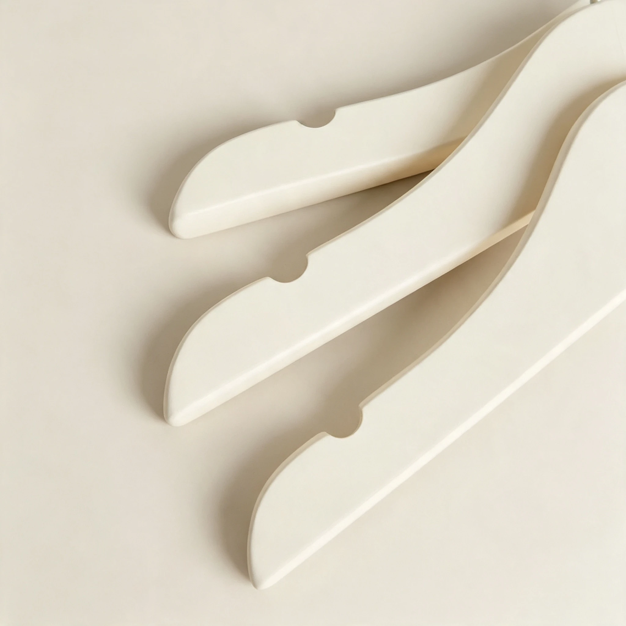 White Lacquered Solid Wood Hanger