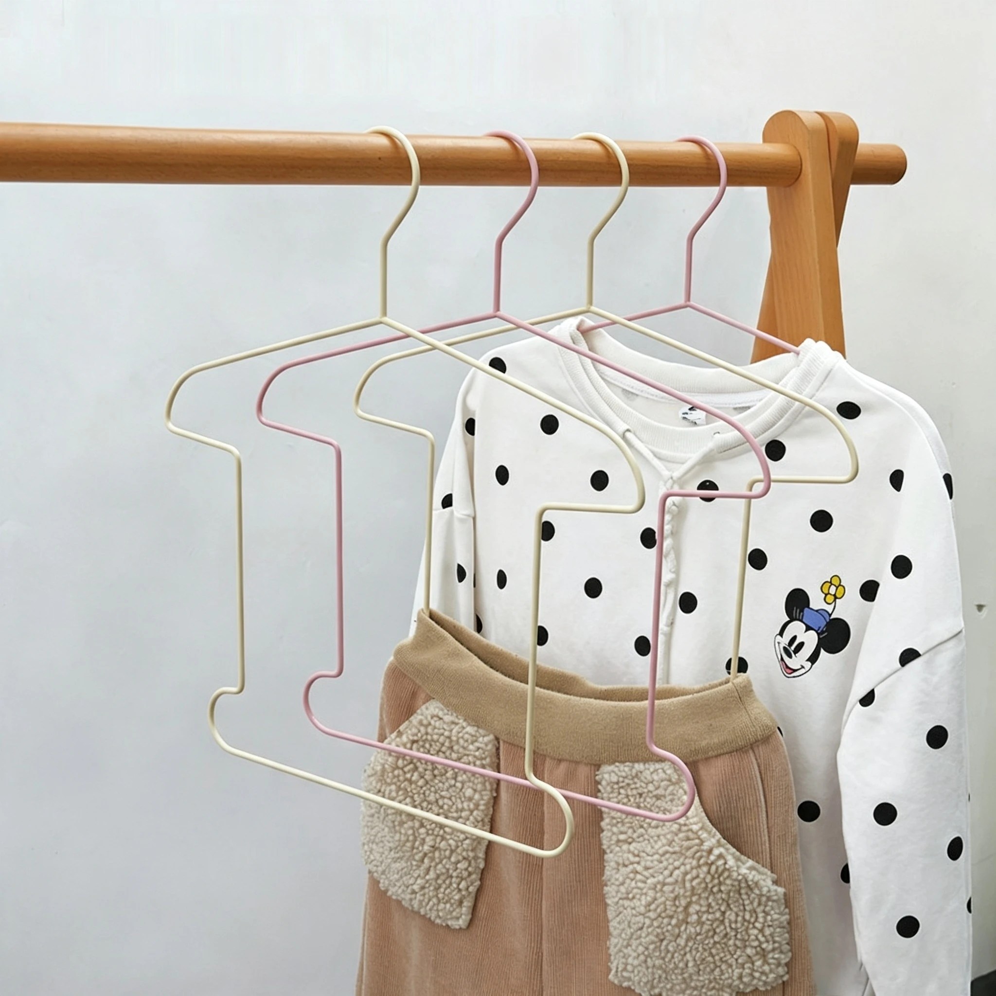 One-Piece Iron Outfit Hanger (with Trouser Clips)