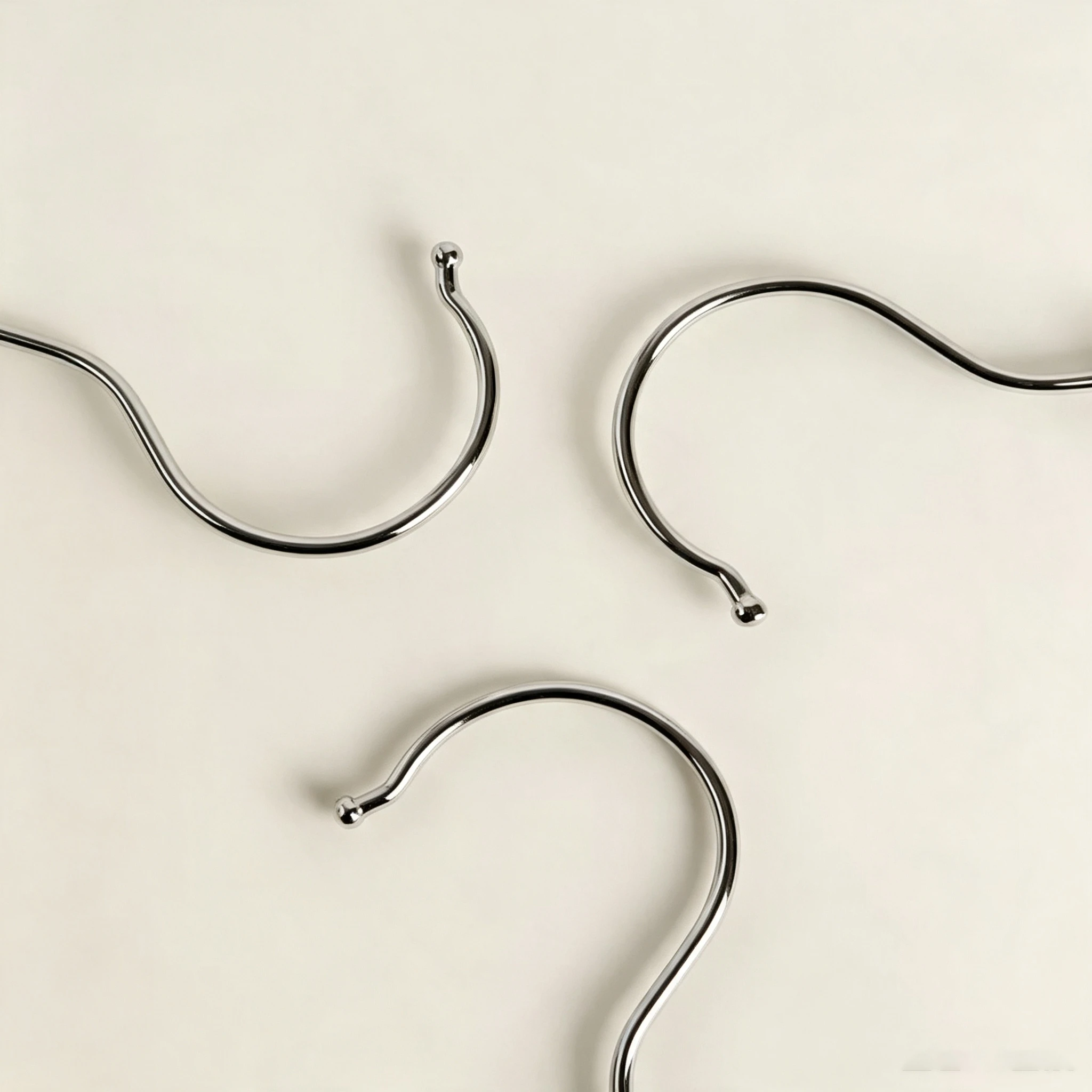 White Lacquered Solid Wood Hanger