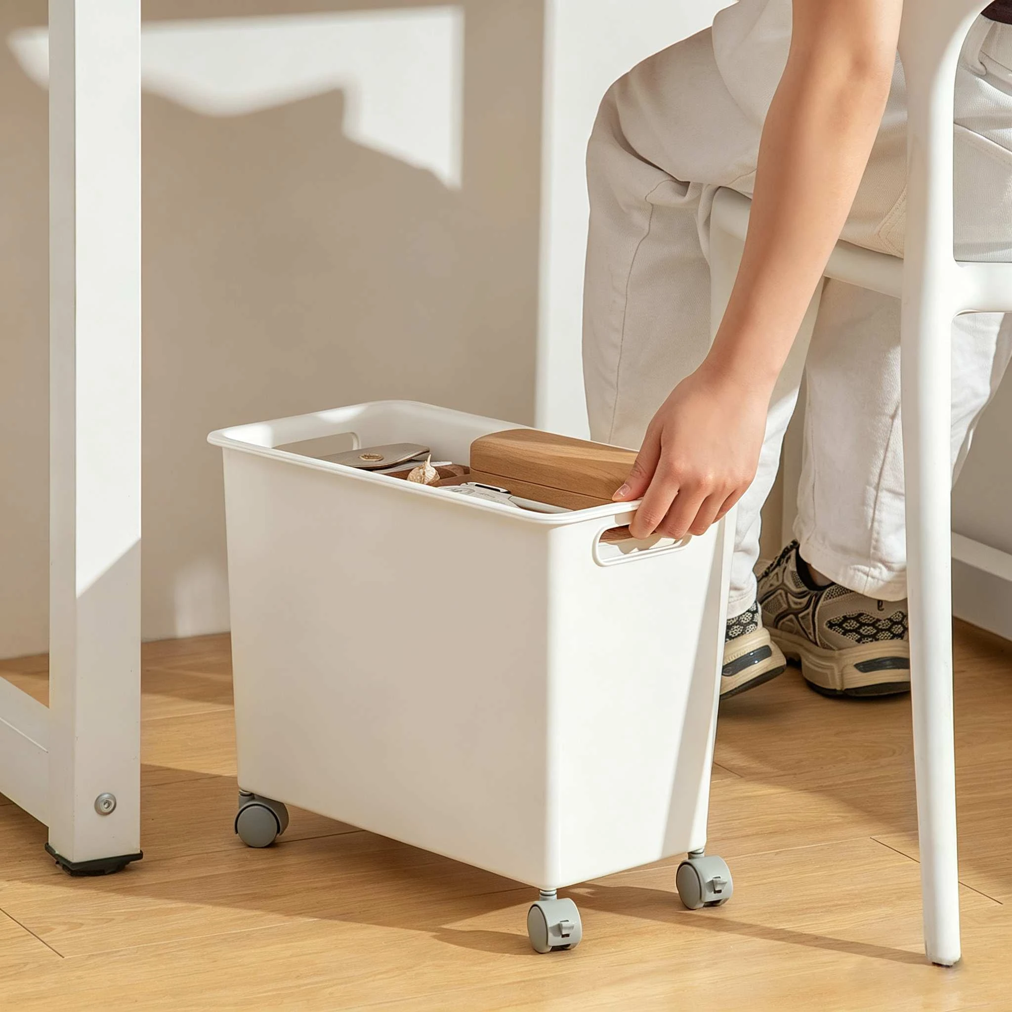 Plastic Rolling Storage Bin with Casters